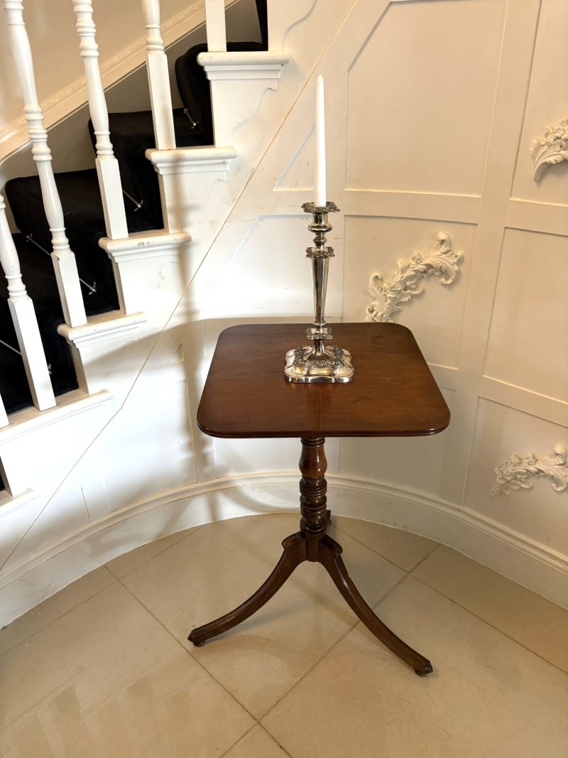 Antique Georgian Mahogany Tilt Top Tripod Table / Lamp Table with Turned Column - Image 2